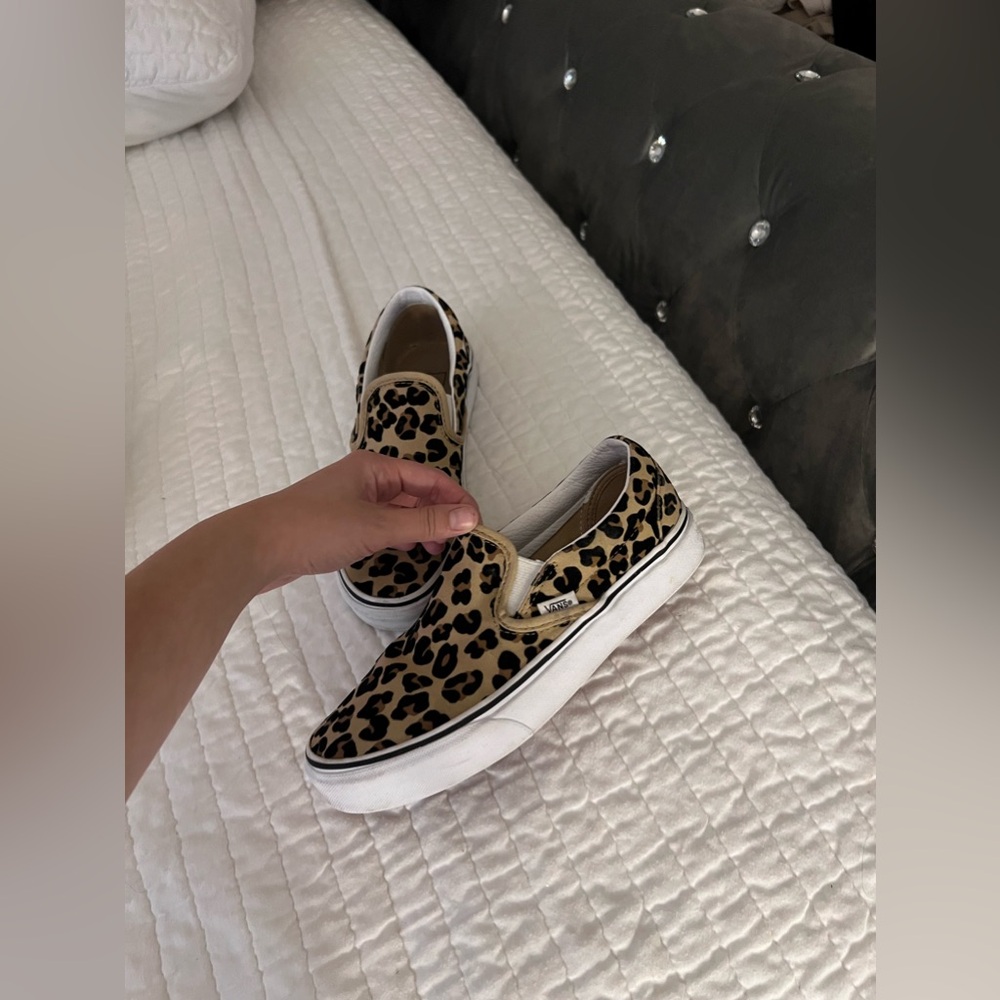 WOMANS VANS